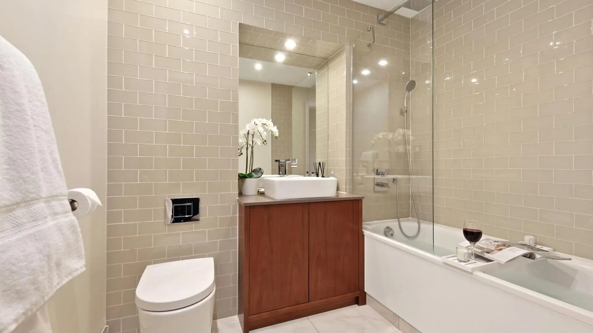 Luxury 1 Bed Flat, Minutes From Canary Wharf And South Quay Station London 0*,