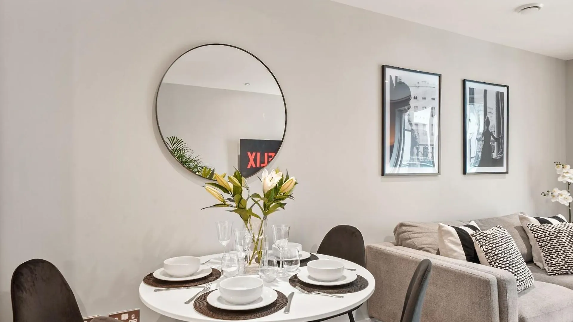 Luxury 1 Bed Flat, Minutes From Canary Wharf And South Quay Station London 0*,