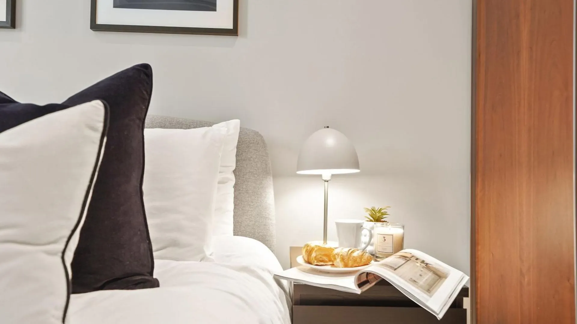 Apartment Luxury 1 Bed Flat, Minutes From Canary Wharf And South Quay Station London