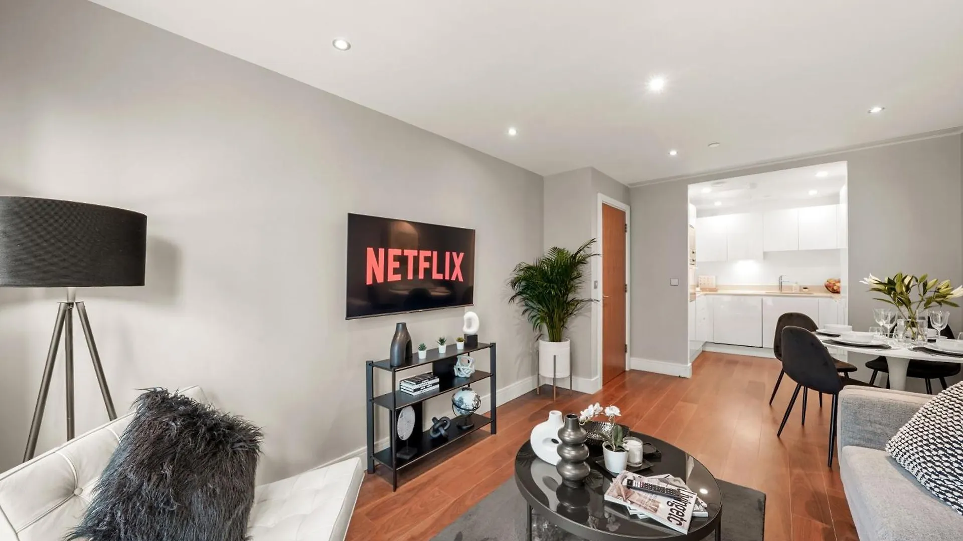 Luxury 1 Bed Flat, Minutes From Canary Wharf And South Quay Station London 0*,  United Kingdom