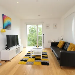 https://spacious-modern-1-bedroom-close-to-station-in-e16.brighton-hotels-england.com
